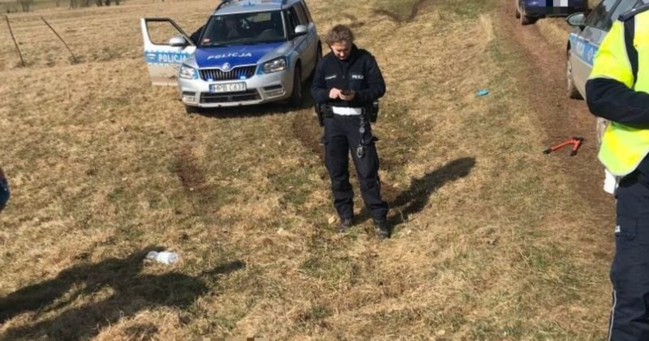 Pościg jak z filmu. Potrącony policjant i kolce do przebijania opon