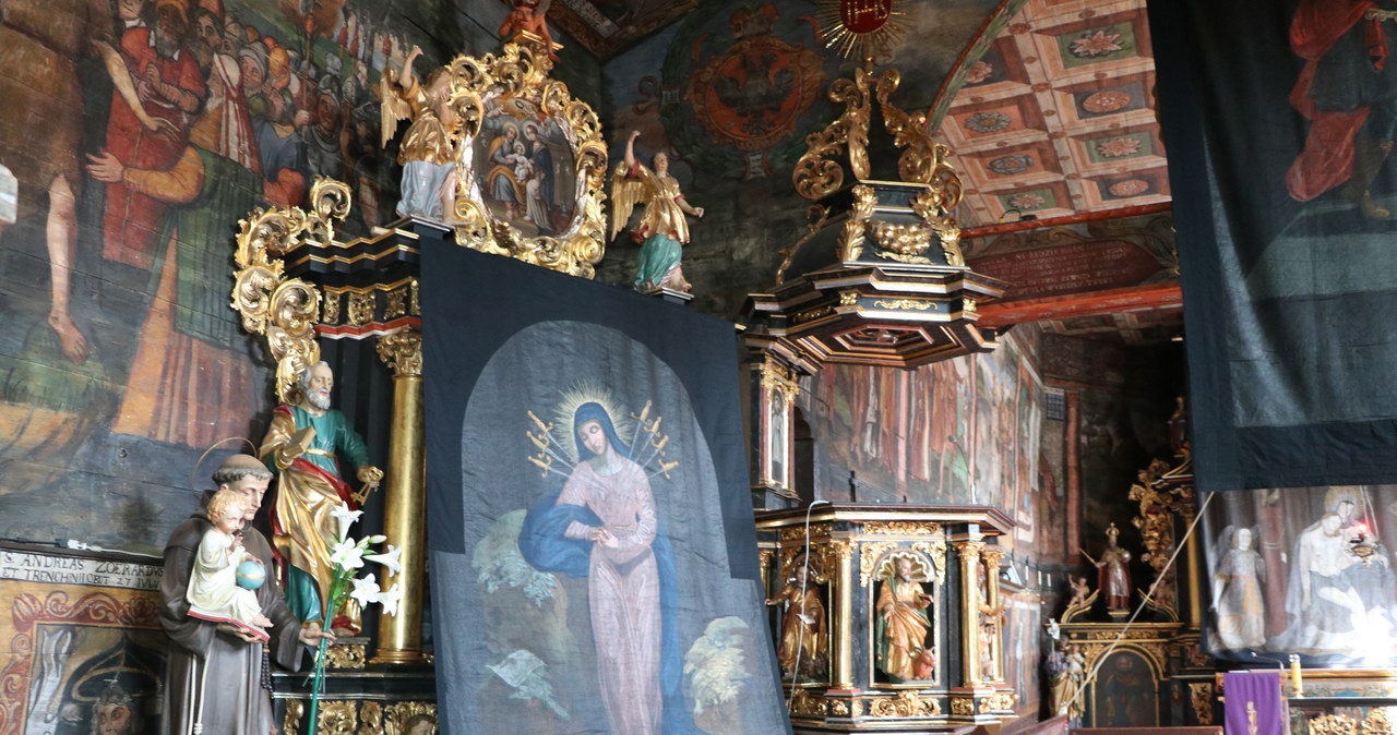 Kurtyny wielkopostne – niezwykły skarb parafii w Orawce