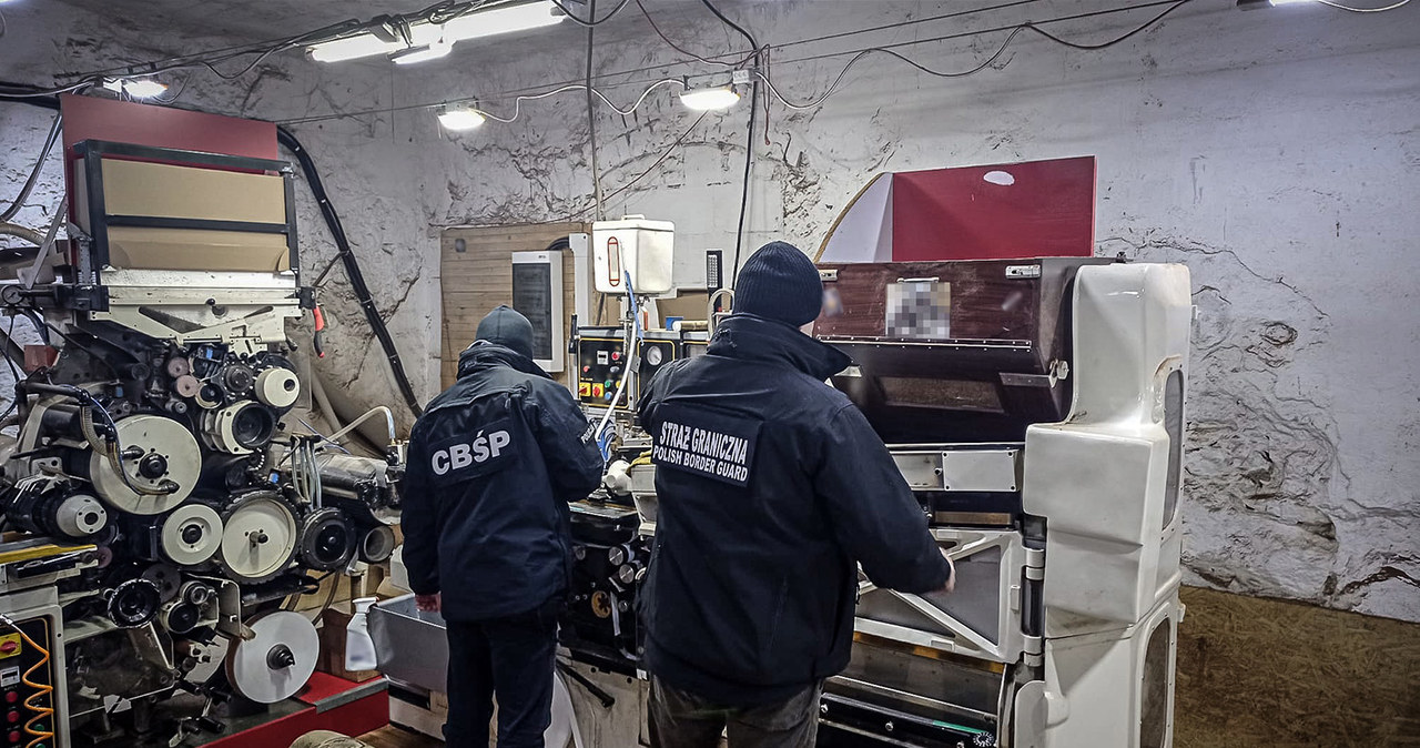 Fabryka papierosów w opuszczonym gospodarstwie. 4 osoby zatrzymane