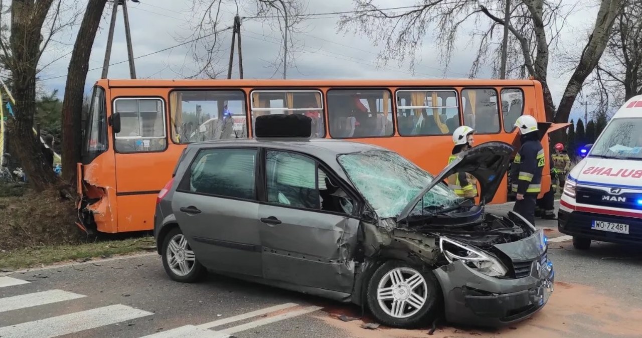 Wypadek autobusu szkolnego. Dwie osoby ranne