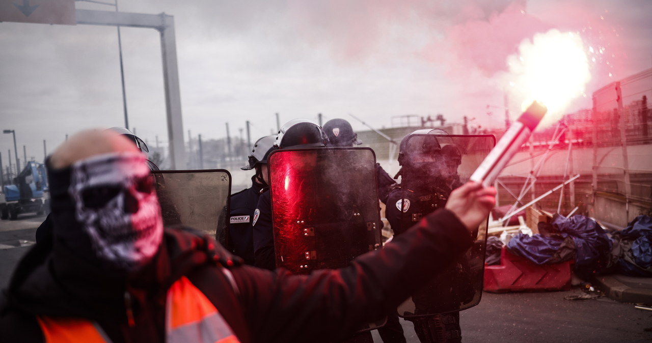 Kolejny dzień protestów we Francji. Macron zawiesi reformę emerytalną?