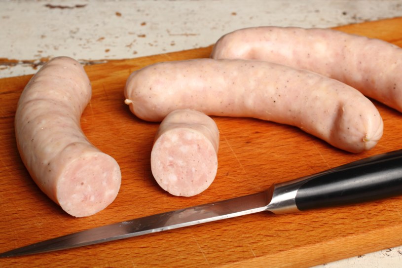 Kiełbasa w garnku nie popęka i zachowa wspaniały aromat. Patent kucharek