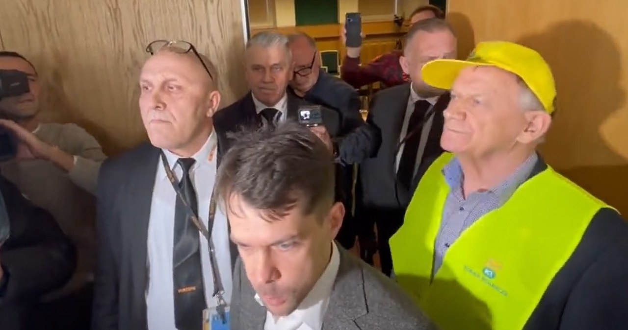 Awantura przed okrągłym stołem ws. zbóż. Resort chciał, by uczestnicy oddali telefony