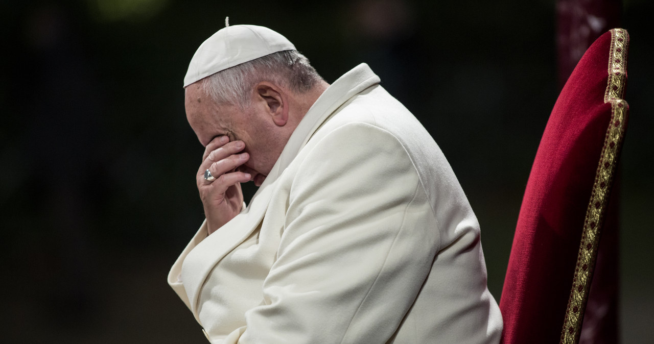 Papież Franciszek trafił do szpitala. „Problemy z sercem i oddychaniem”