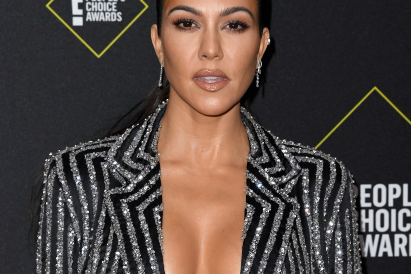 Kourtney Kardashian kusi w skąpym stroju. Fani oniemieli