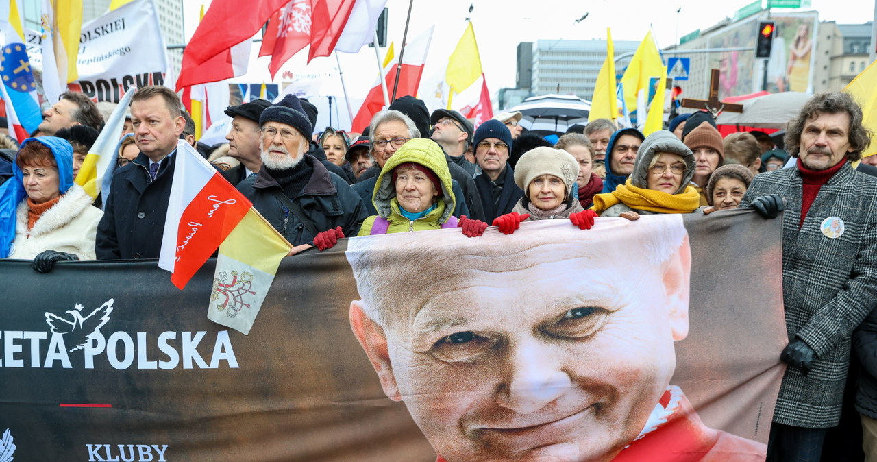 Narodowy Marsz Papieski na ulicach Warszawy