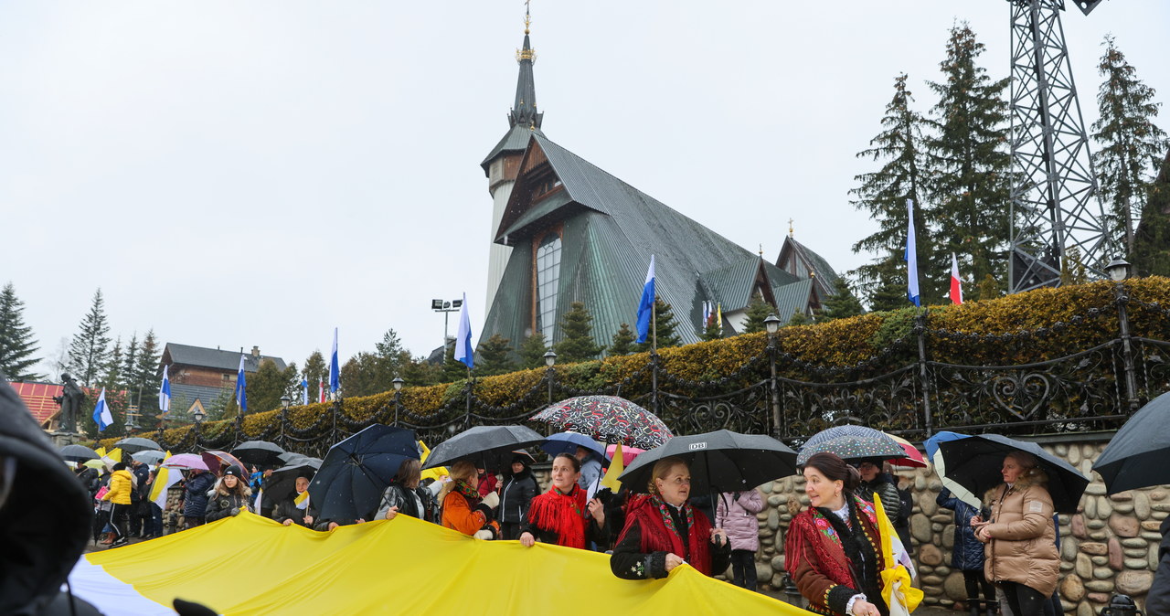 Zakopane: Marsz w obronie św. Jana Pawła II z udziałem kard. Dziwisza
