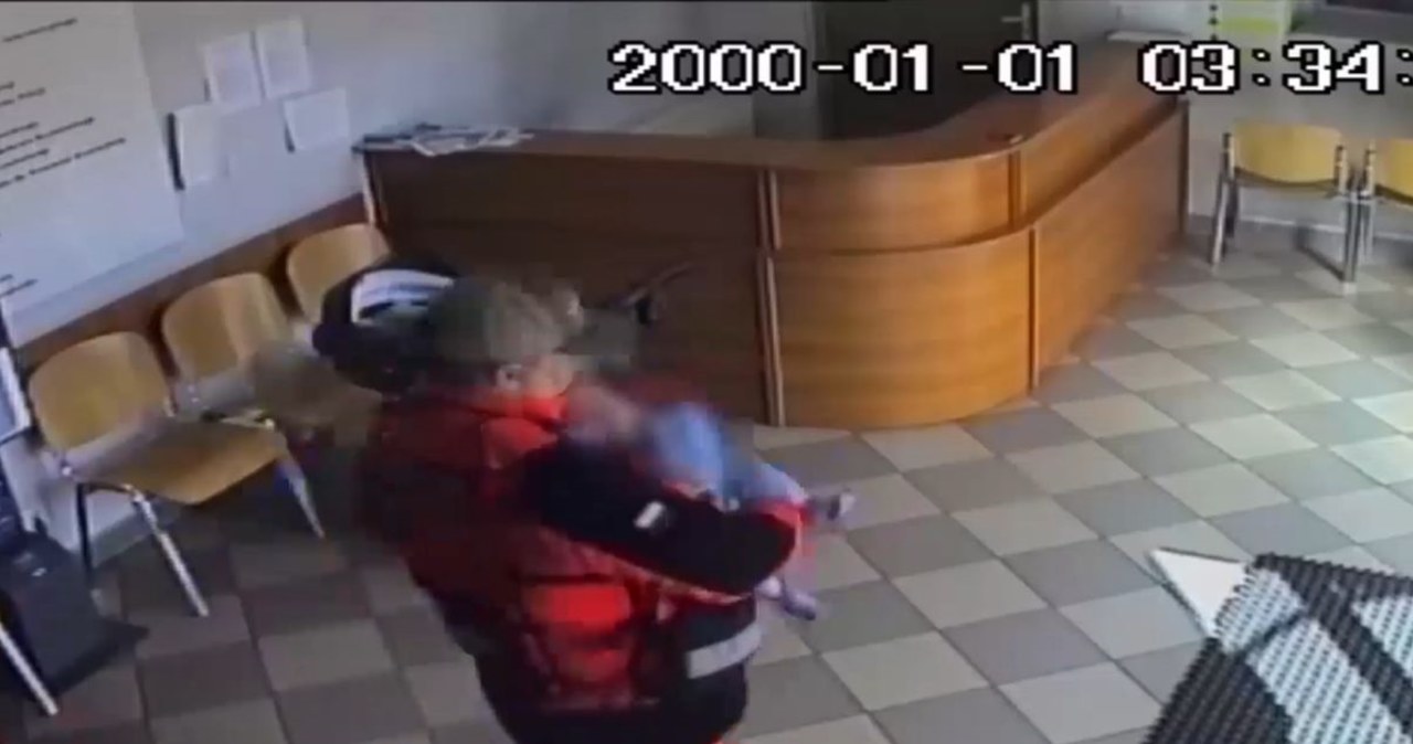 Dwumiesięczny chłopiec tracił oddech i siniał. Pomogli policjanci