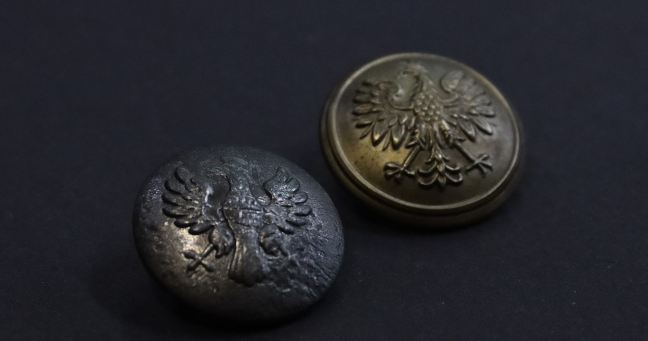 Guziki z mundurów ofiar zbrodni katyńskiej trafiły do muzeum