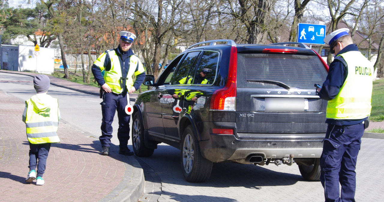 „Pisanki na drodze”. Akcja policjantów i przedszkolaków z Wałcza