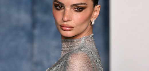 Emily Ratajkowski eksponuje płaski brzuch. Pokazała za dużo?