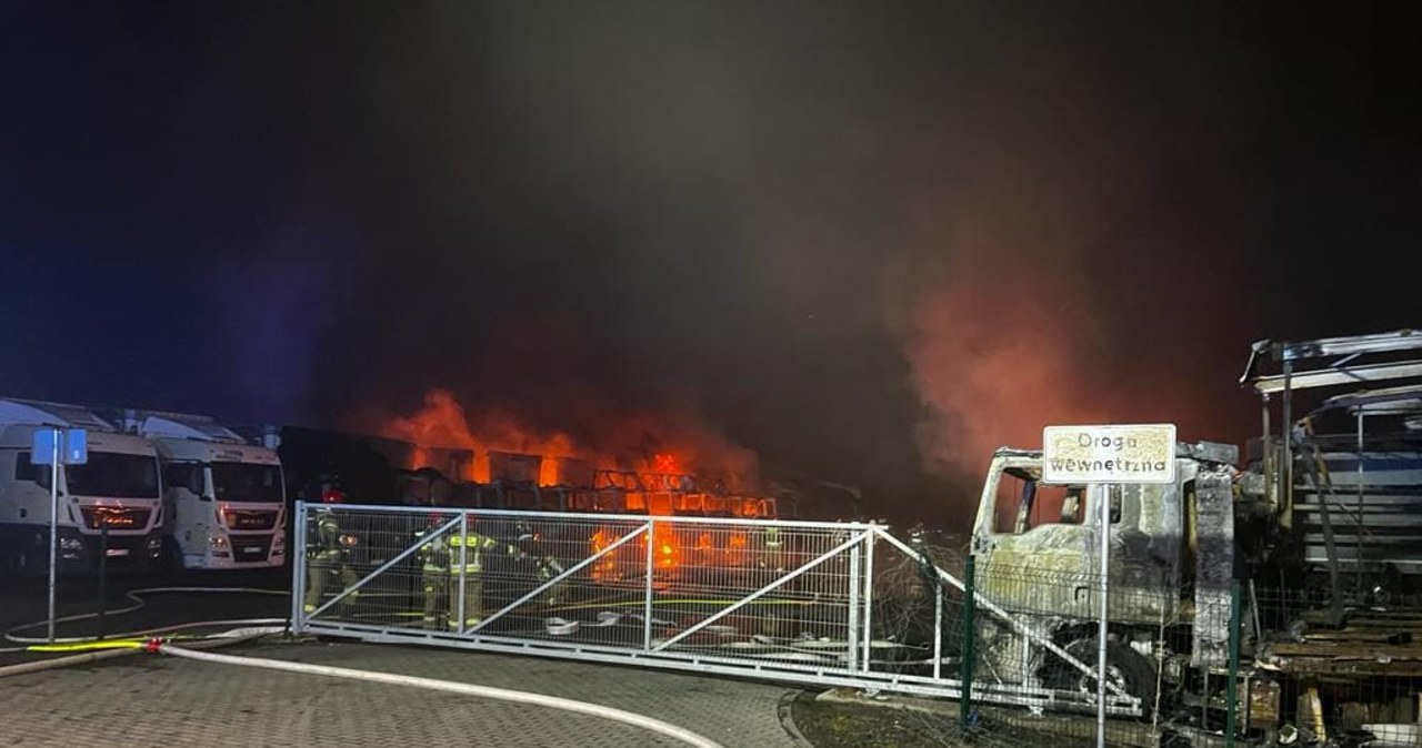 Spłonęły 22 ciężarówki. Prokuratura ma wstępne ustalenia
