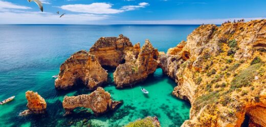 Lazurowa woda, piaszczyste plaże i majestatyczne klify. Oto jakie „perełki” skrywa Algarve, czyli południe Portugalii