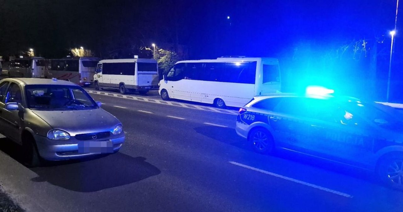 Uciekała przed policją, bo… nie miała włączonych świateł