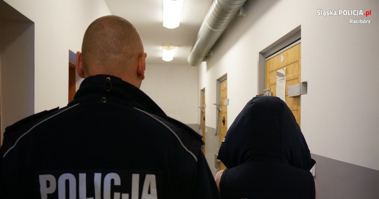 Narkotyki w paczkomacie. Dwie osoby w rękach policji
