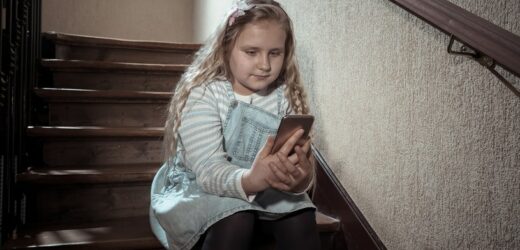 Chłopiec zmarł wykonując internetowy challenge. Skąd ich popularność i jak ustrzec nasze dziecko?