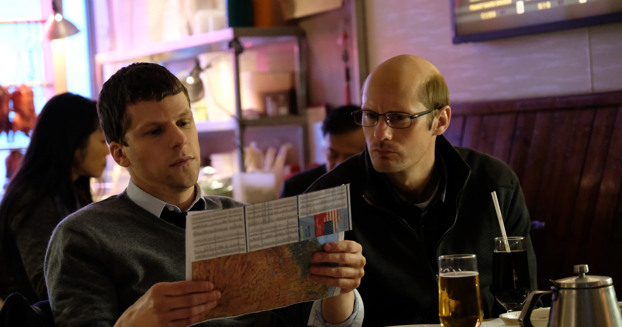 ​Jesse Eisenberg na Mastercard OFF CAMERA 2023. Promuje swój reżyserski debiut
