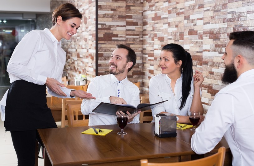 Polacy robią to nagminnie w restauracjach. Kelnerzy mają niezły ubaw
