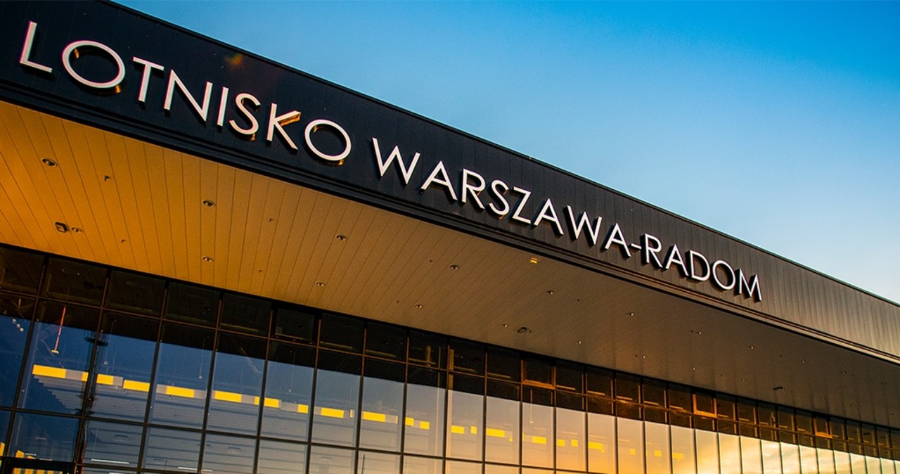 Do 15 maja darmowe przejazdy shuttle busami między Okęciem a lotniskiem w Radomiu