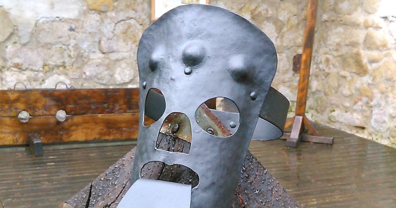 Ktoś ukradł „Żelazną maskę hańby” z fortecy Kamieniec