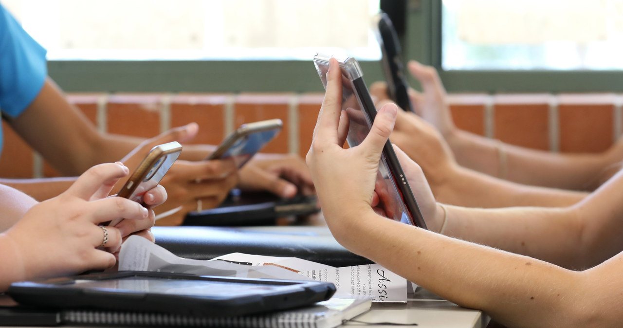 Dzieci coraz bardziej uzależnione od internetu. Świat cyfrowy wypiera ten realny
