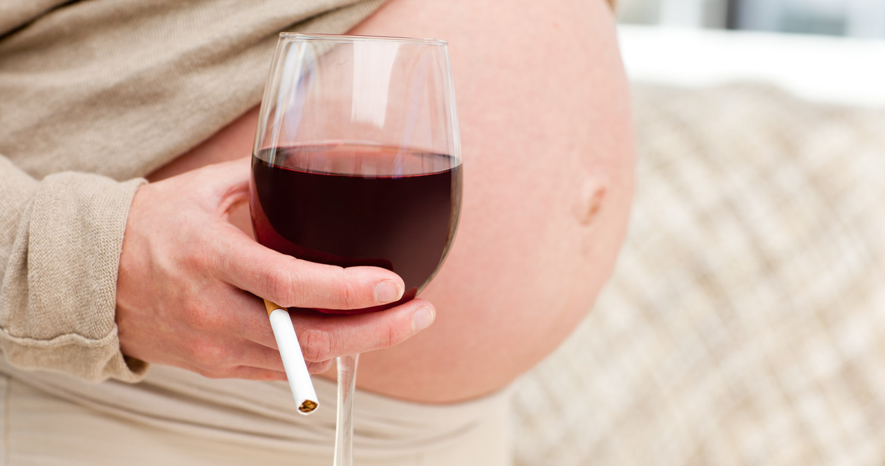 Kompletnie pijana ciężarna. Pod opieką miała niemowlę