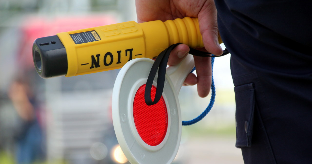 Pijana kobieta prowadziła auto, pasażer był poszukiwany