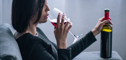 Wpływ alkoholu na zdrowie. Dlaczego po zakrapianej imprezie „urywa się film”?