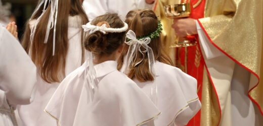 Świecka komunia. Trend alternatywnego przyjęcia rośnie w siłę