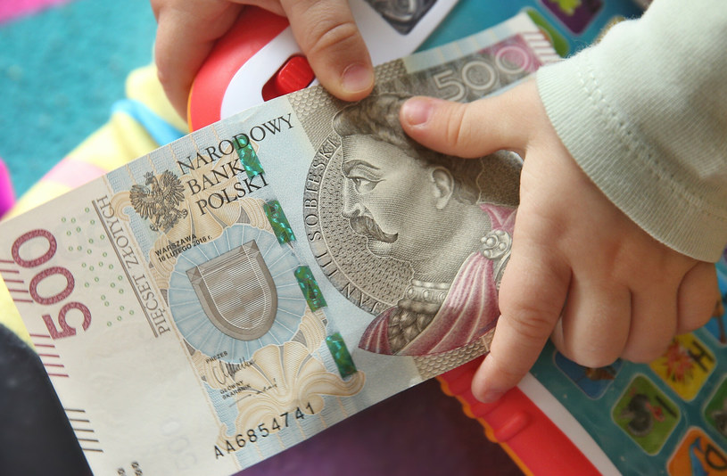 800 plus zastąpi 500 plus. Zmiany już wkrótce? Oto, co należy wiedzieć