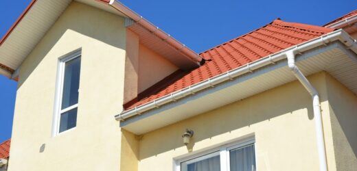 Do kogo należy dom postawiony na działce jednego ze współmałżonków?