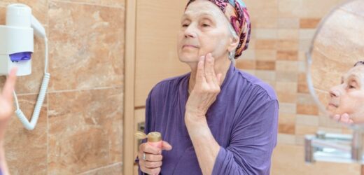 Masaże twarzy, które odmłodzą o 10 lat. Będą cię pytać o dowód