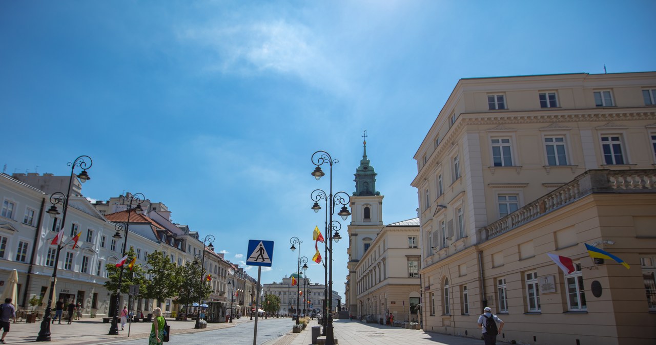 Chodził z nożem po Krakowskim Przedmieściu. Policja zatrzymała 32-latka
