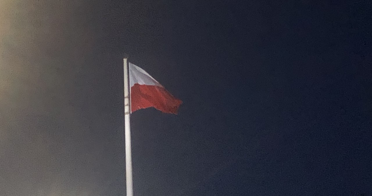 Wyjątkowa flaga w stolicy. „Ma powierzchnię kilku mieszkań”