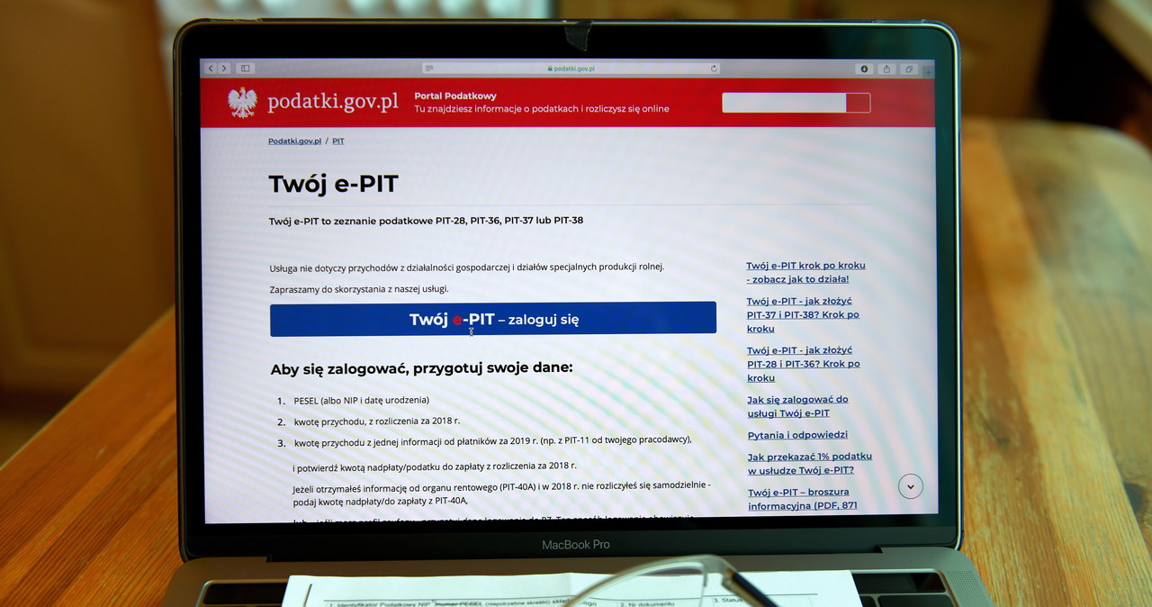 Sondaż: Jak Polacy oceniają tegoroczne rozliczenie z fiskusem?