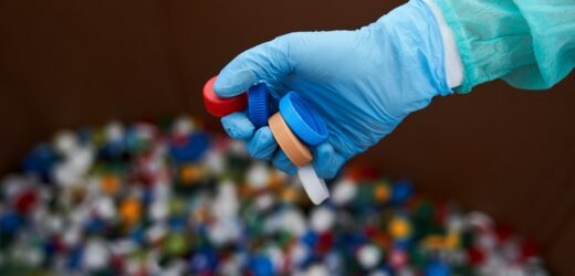 Koniec ze zbieraniem plastikowych nakrętek. Organizacje charytatywne stracą część dochodów