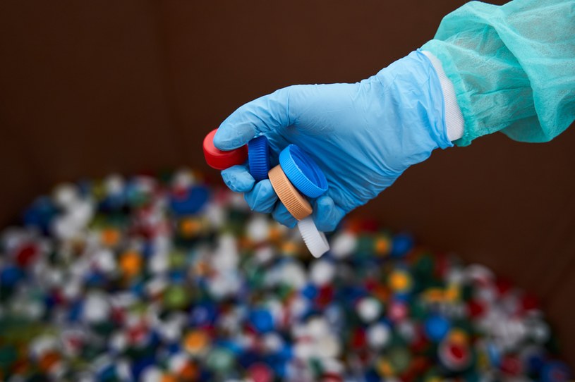 Koniec ze zbieraniem plastikowych nakrętek. Organizacje charytatywne stracą część dochodów