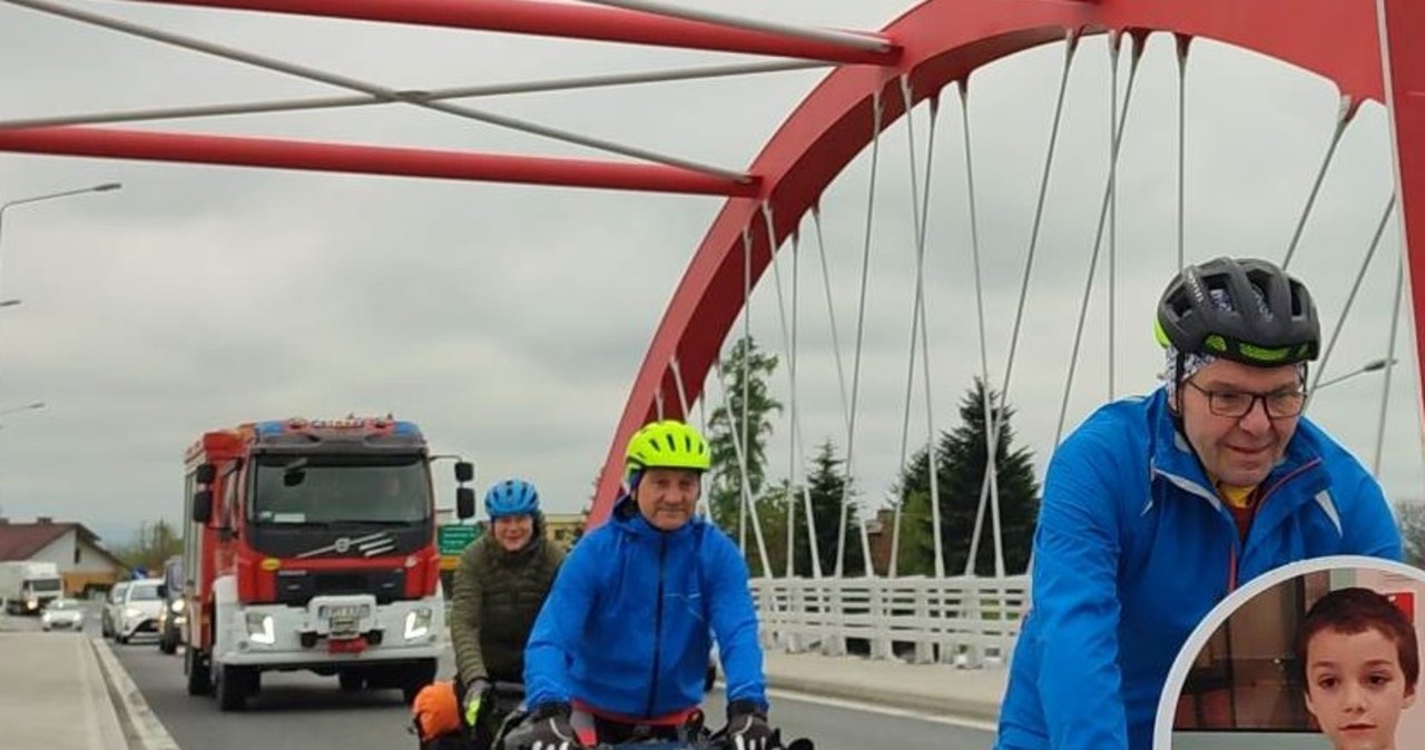 ​Na rowerach jadą do Hiszpanii. Chcą ratować życie 7-letniego Frania