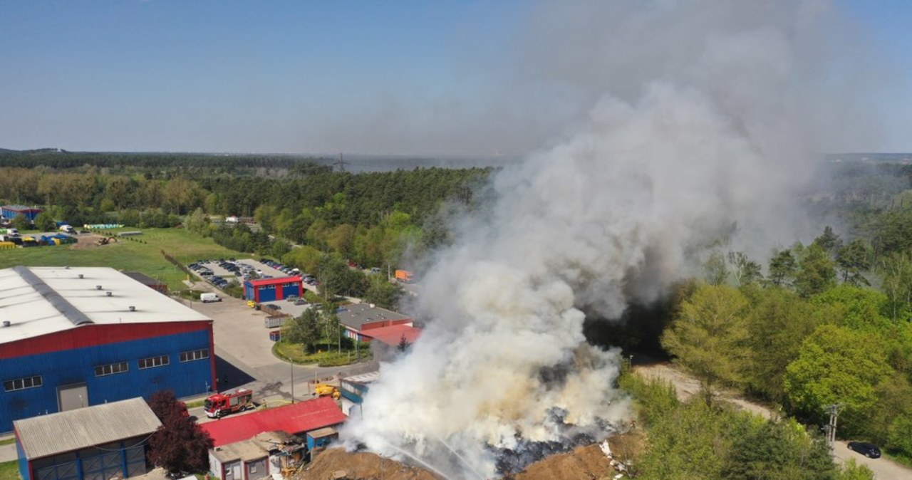 Pożar budynku z odpadami w Bydgoszczy