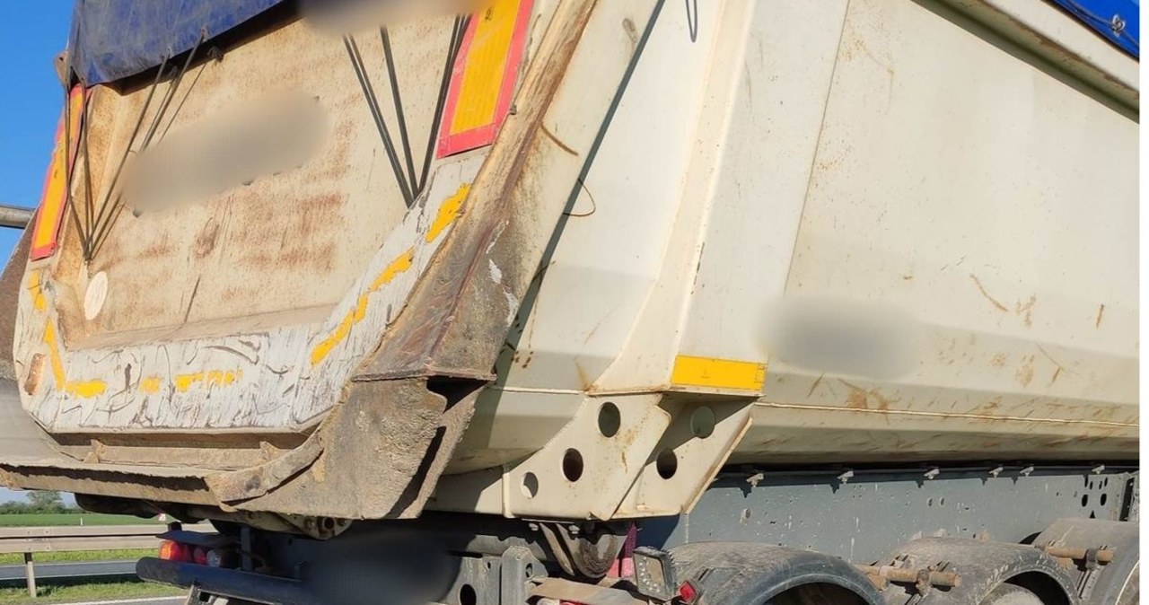 ​Jechał autostradą ciężarówką bez koła. Kierowca nie widział problemu