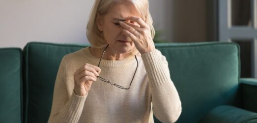Co oznacza ból głowy z przodu? Możesz się zdziwić. Dietetyczka ostrzega