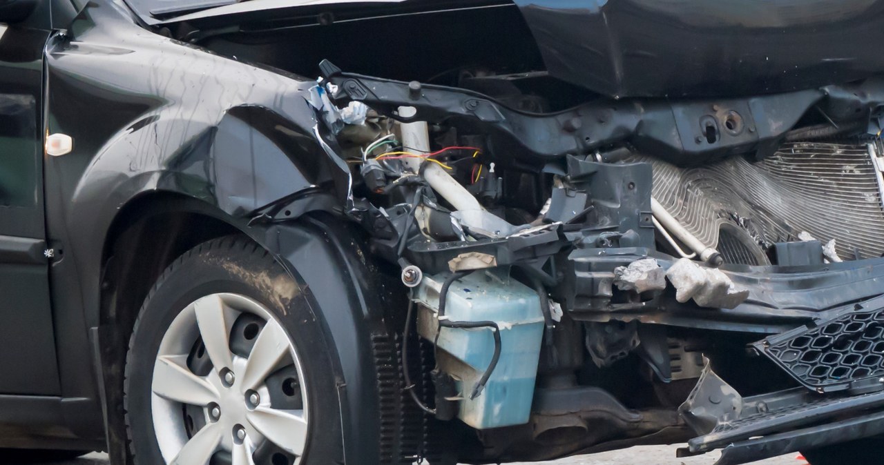 Syn rozbił samochód, policja zatrzymała ojca