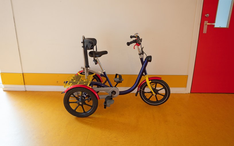 Sąsiad zagraca klatkę schodową w bloku? Tego nie można trzymać na korytarzu