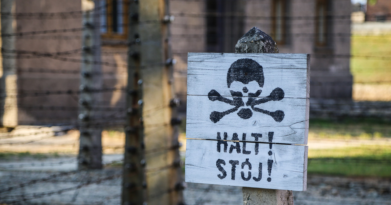 Uczniowie z Niemiec hajlowali na terenie b. obozu KL Aschwitz