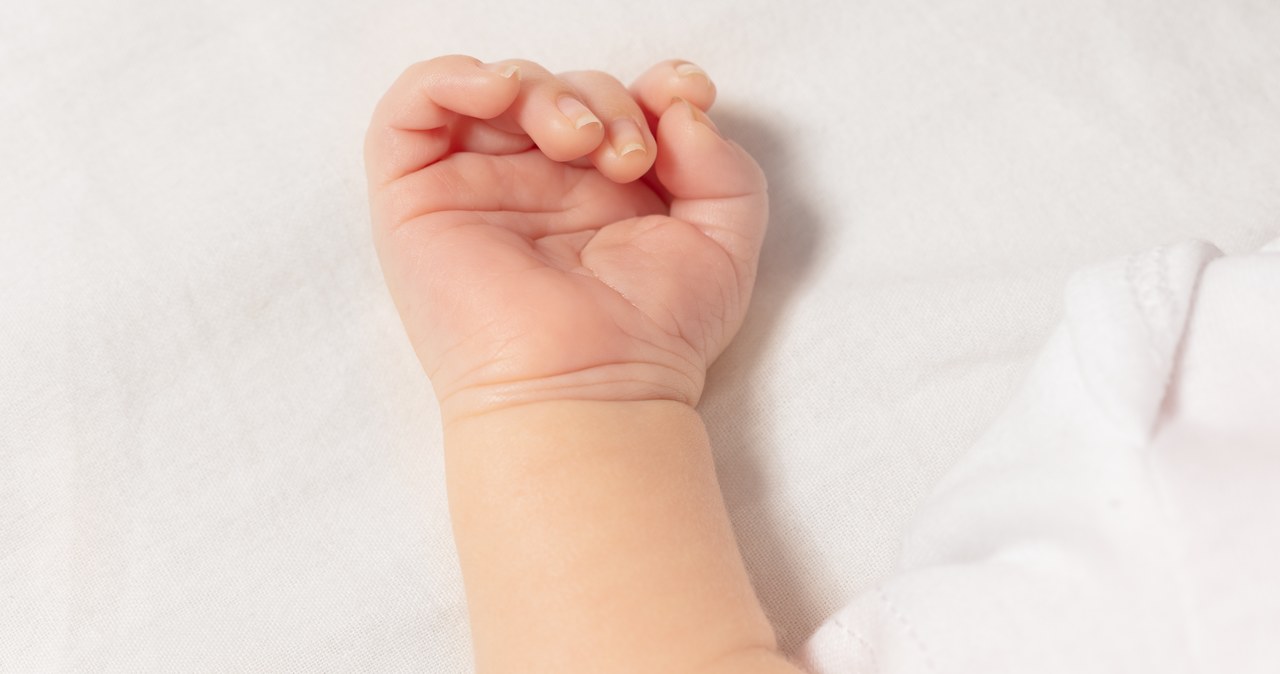 Łódzkie: 9-miesięczne dziecko trafiło do szpitala. Miało siniaki na ciele