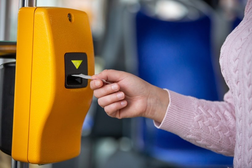 Bileciki do kontroli, czyli cała prawda o pracy „kanarów”. W które dni jest najwięcej kontroli w autobusach?