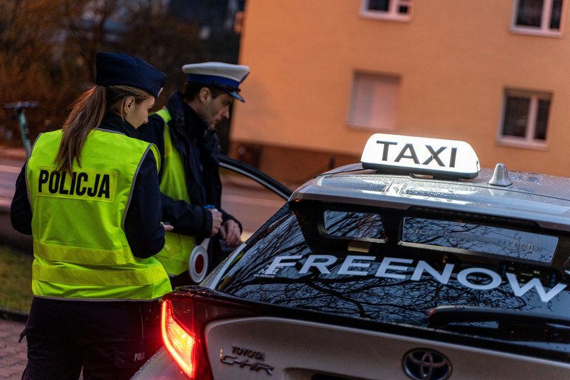 Uwaga na oszustwa w taksówkach. Zagrożeni są pasażerowie płacący kartą