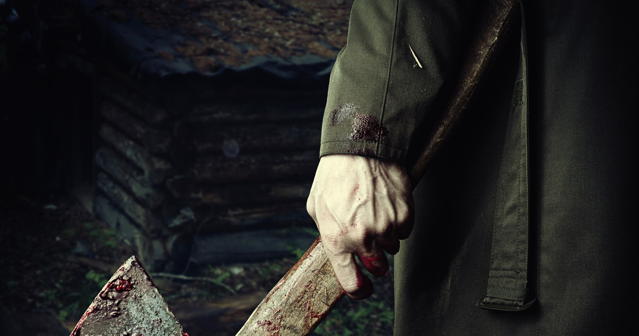 ​Zaatakował byłą żonę siekierą. Usłyszał zarzut usiłowania zabójstwa