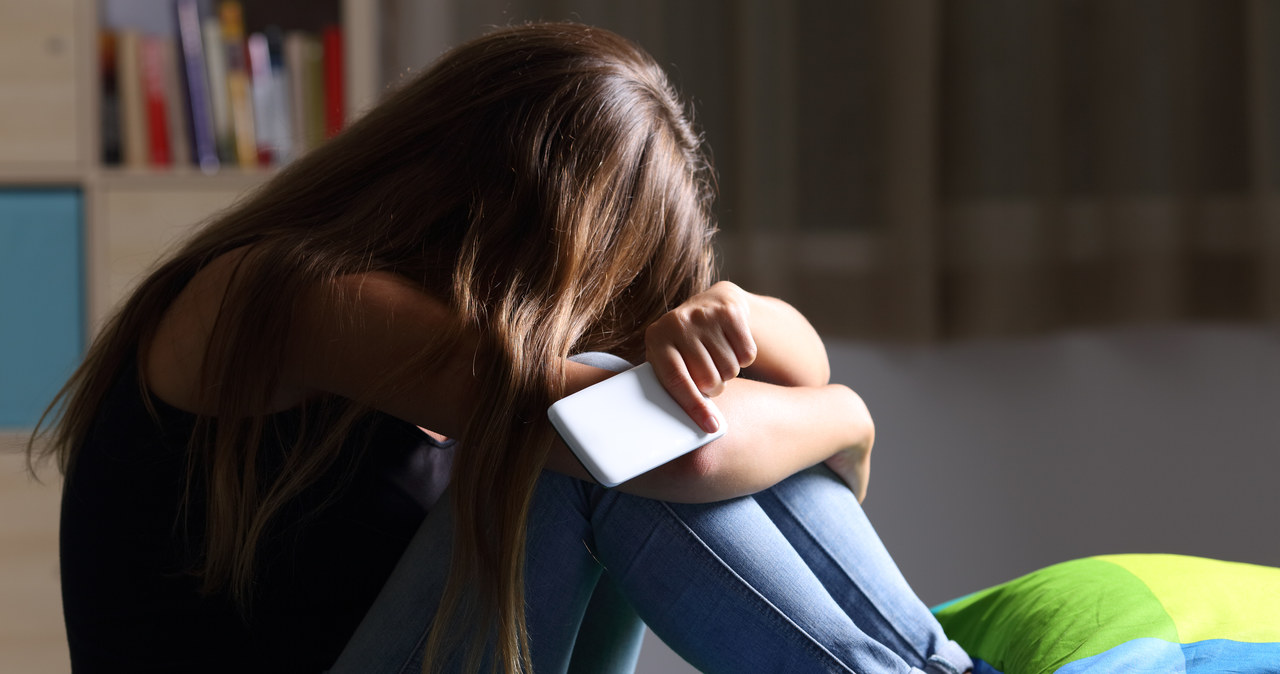 Rozmowa może pomóc. Telefon Zaufania dla Dzieci i Młodzieży działa całą dobę