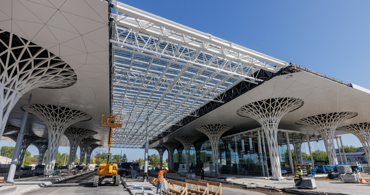 Wykonawca Dworca Metropolitalnego ma otrzymać 49 mln zł więcej